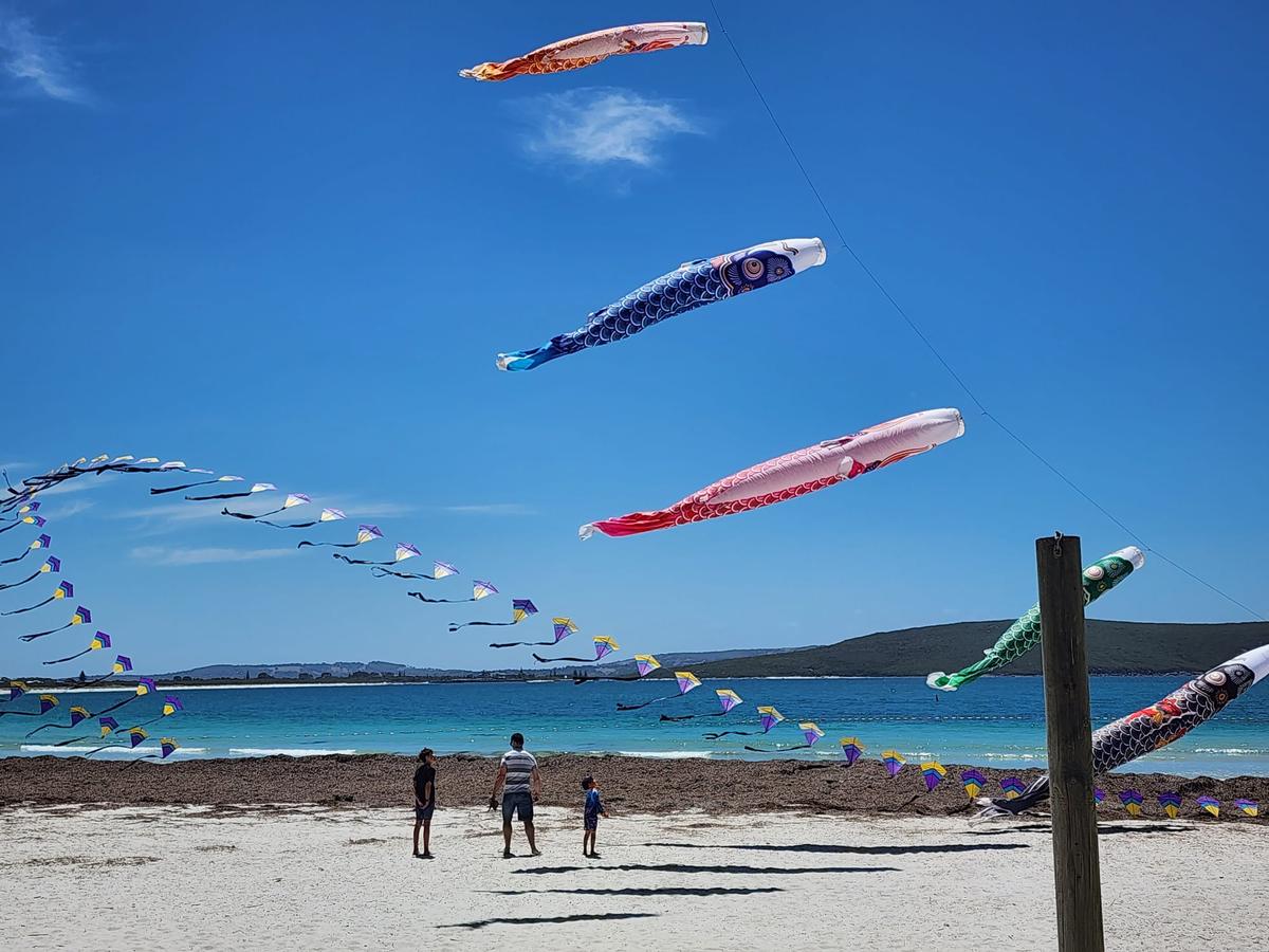 Western Australia Bakes as Scorching Heatwave Continues