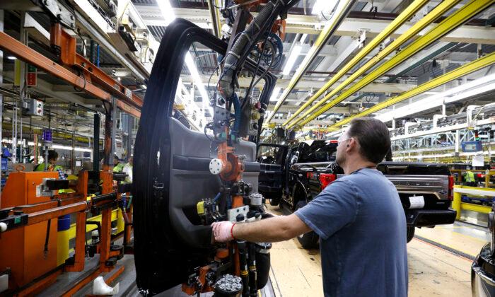 Ford Could Shut Plants in US Due to Lack of Mexican Engines: US Ambassador