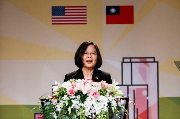 Taiwanese President Tsai Ing-wen speaks at the Los Angeles Overseas Chinese Banquet during a visit in Los Angeles on Aug. 12, 2018. (Ringo Chiu/Reuters)
