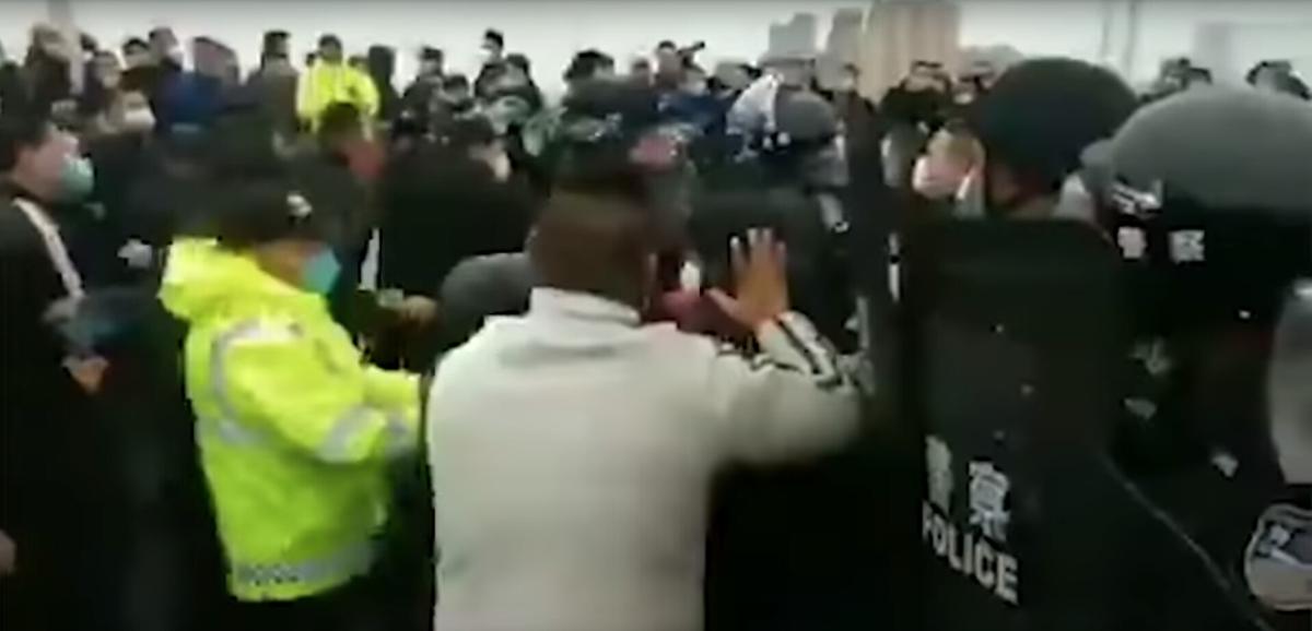 Riot Breaks Out in China as People Try to Leave Virus-Hit Hubei