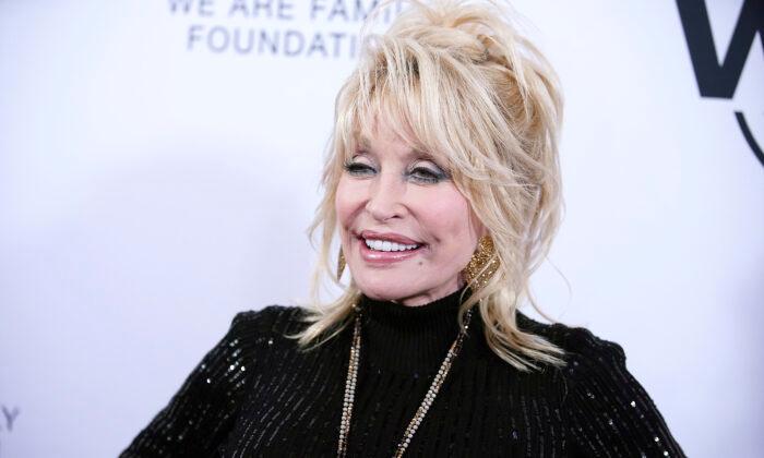 Dolly Parton Says CCP Virus a ‘Lesson From God’, Urges People to ‘Keep Faith’
