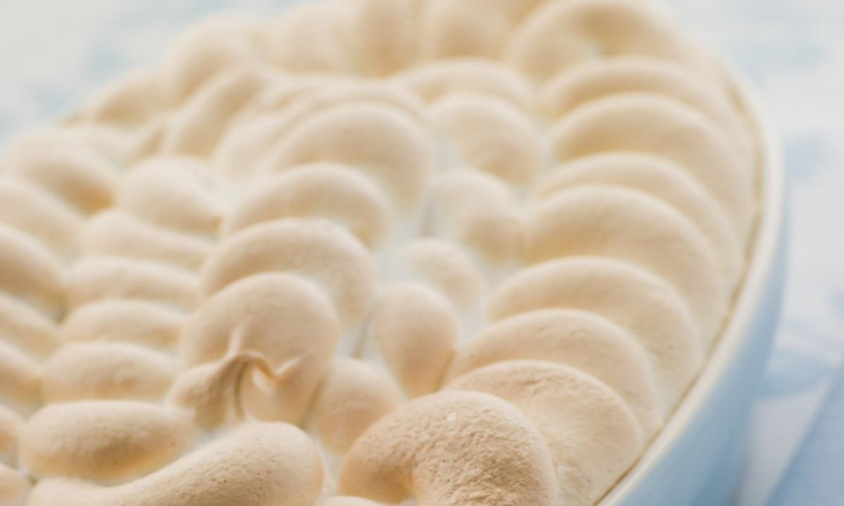 Old-Fashioned Bread Pudding With Meringue