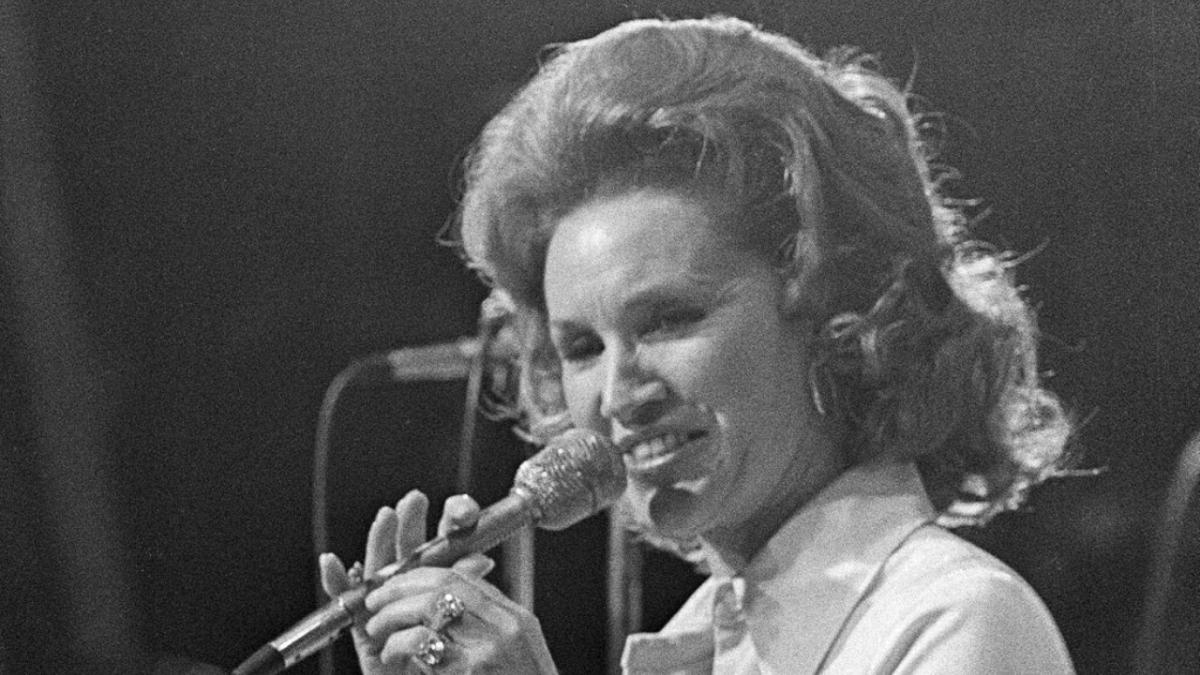 Singer-Songwriter Jan Howard Dies at 91