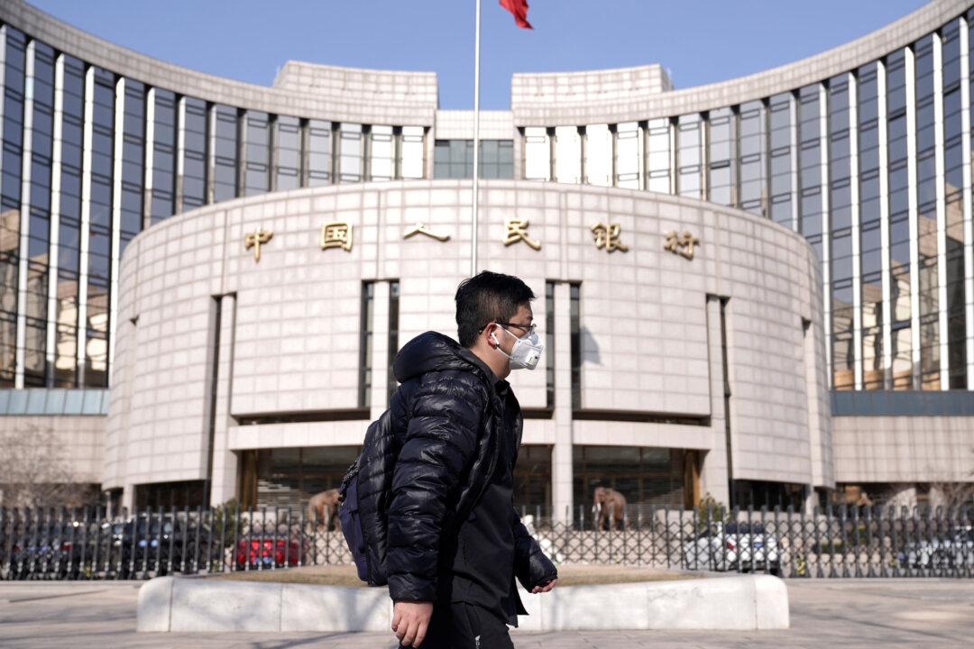 China Unexpectedly Cuts Reverse Repo Rate by Most in Five Years to Support Virus-Hit Economy