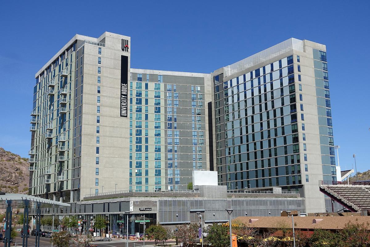 Sent Home to Contain CCP Virus, Students Seek Refunds