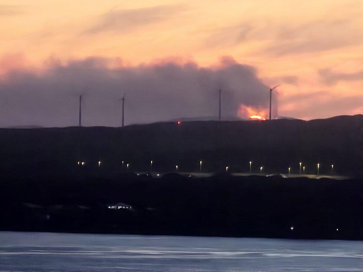 Smoke and flames near wind turbines in Albany, Western Australia, on May 28, 2025. (Susan Mortimer/The Epoch Times)