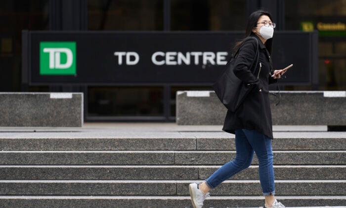 Non-Medical Masks Can Prevent Those Infected From Spreading COVID-19, Tam Says