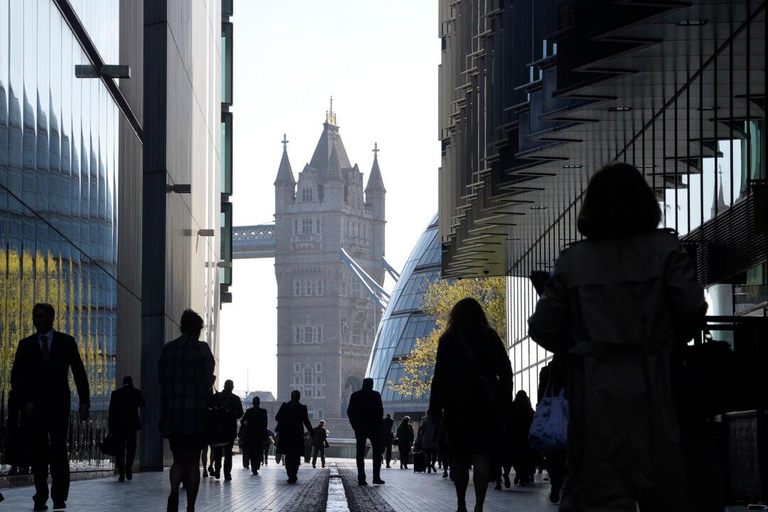 More Than a Quarter of UK Firms Cut Staff as CCP Virus Hits