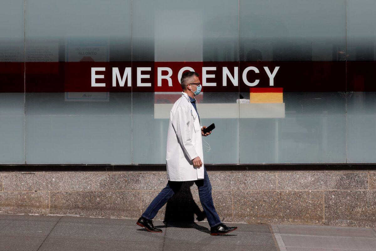 A doctor wears a protective mask as he walks outside Mount Sinai Hospital in Manhattan during the outbreak of the CCP virus in New York City, New York on April 1, 2020. (Brendan Mcdermid/Reuters)