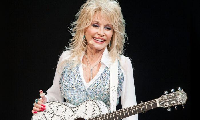 Legendary Country Singer Dolly Parton Donates $1 Million Toward Researching Cure for Covid-19