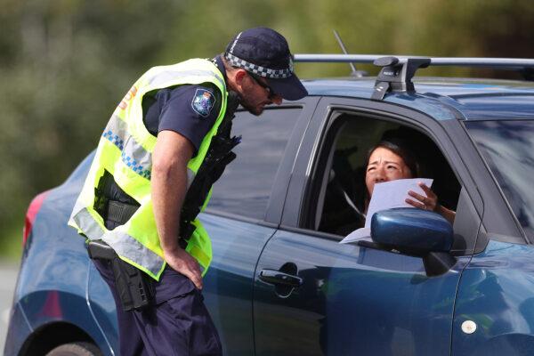 Queensland police at stop vehicles at a police checkpoint at the Queensland and New South Wales borders on March 26, 2020. Interstate visitors will be turned back starting midnight on April 4, 2020. (Chris Hyde/Getty Images)