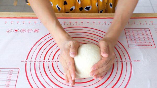 Kneading the dough until smooth. (CiCi Li)