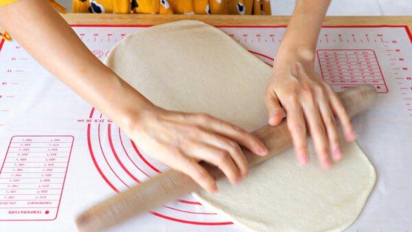 Rolling out the dough into a rectangle. (CiCi Li)