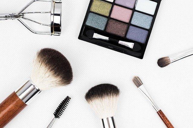 Illustration - Pixabay | <a href="https://pixabay.com/photos/makeup-brush-make-up-brush-1761648/">kinkate</a>