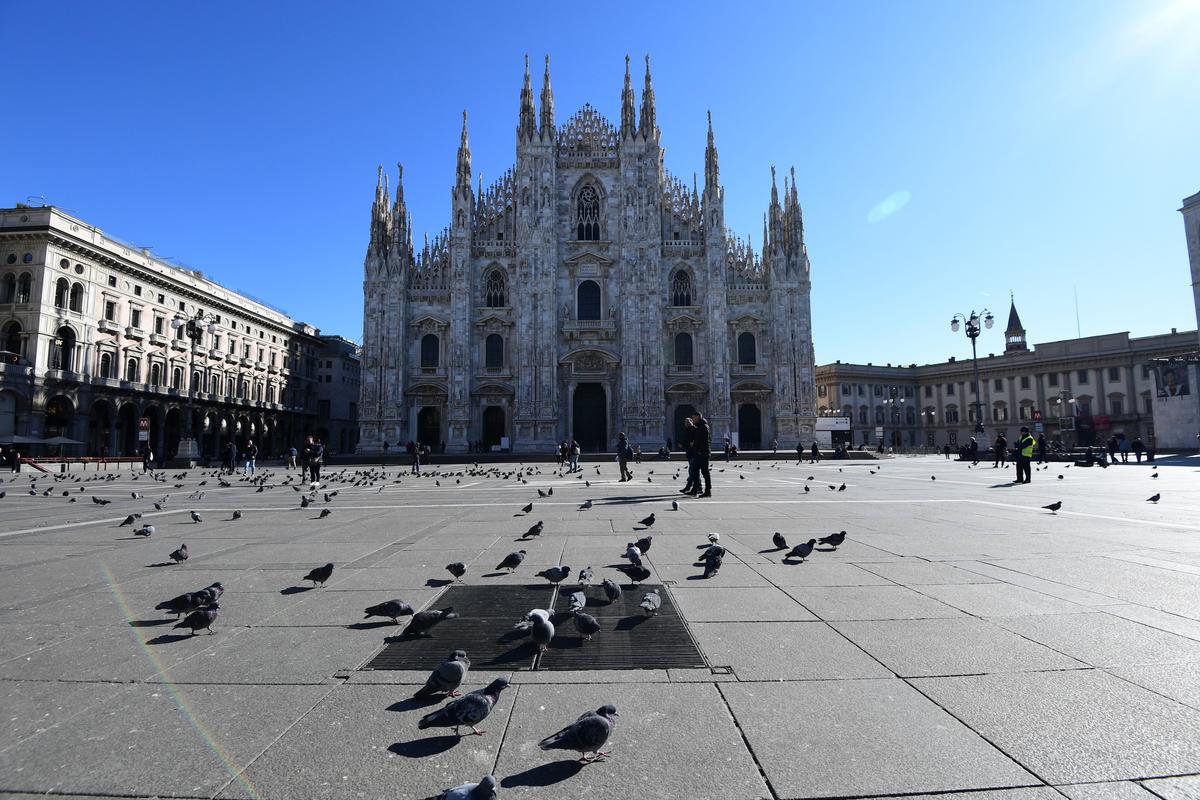The almost-empty piazza del Duomo in central Milan, as photographed on Feb. 28, 2020 (©Getty Images | <a href="https://www.gettyimages.com/detail/news-photo/this-picture-taken-on-february-28-shows-an-almost-empty-news-photo/1204103336?adppopup=true">MIGUEL MEDINA</a>)