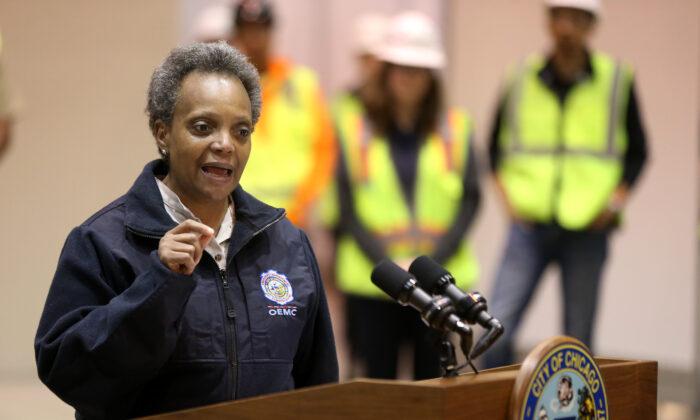 Chicago Mayor Pleads With Walmart, Other Retailers to Not Abandon City After Unrest