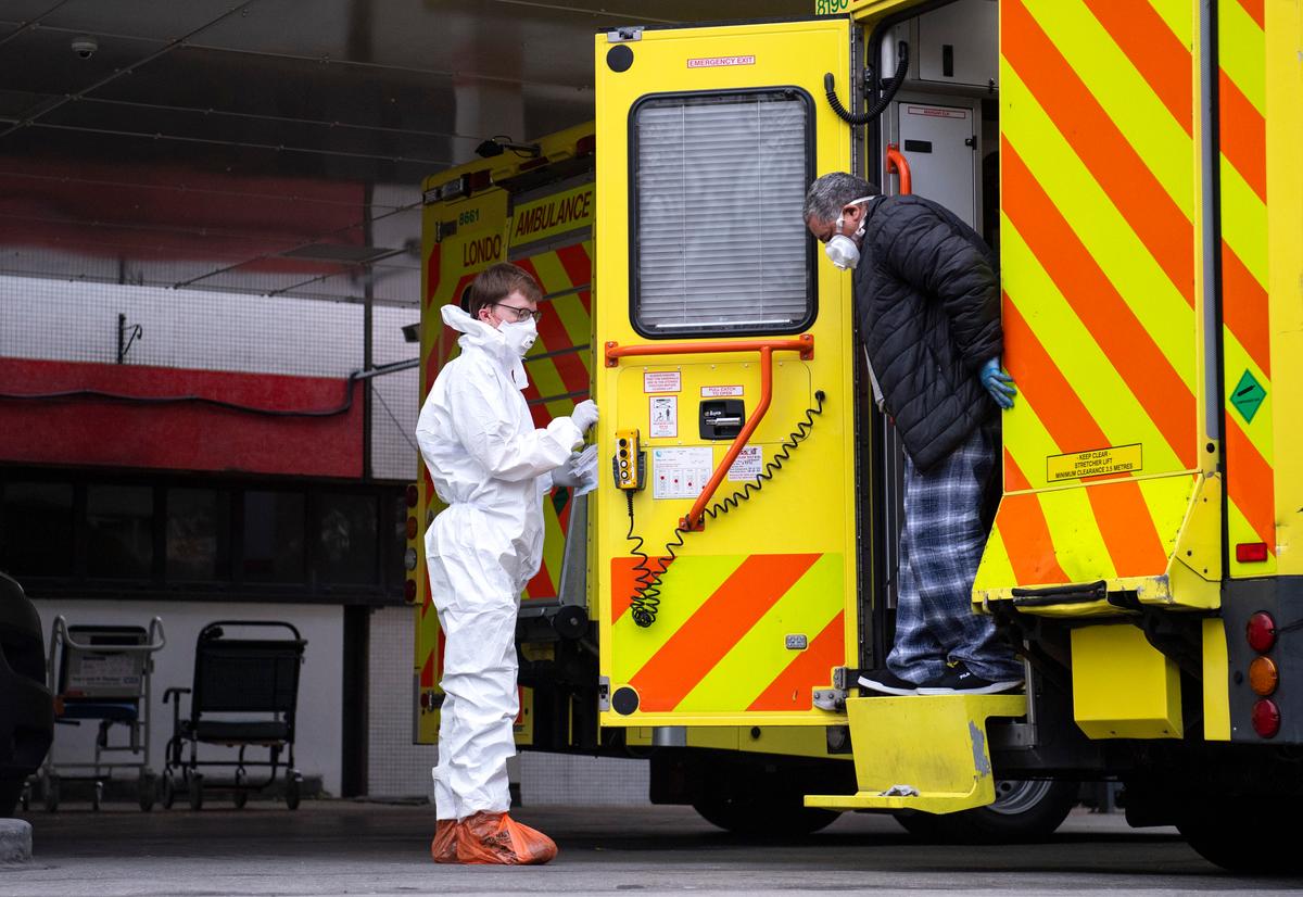 Infections Leveling Off as England Lockdown Started: Swab Survey