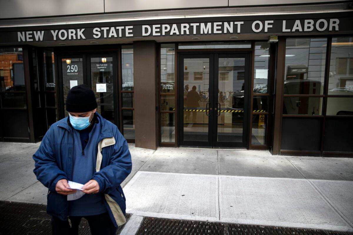 Visitors to the New York State Department of Labor are turned away at the door by personnel due to closures over CCP virus concerns in New York on March 18, 2020. (John Minchillo/AP Photo)