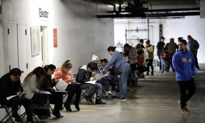 Another 860,000 Americans Filed Weekly Jobless Claims Last Week