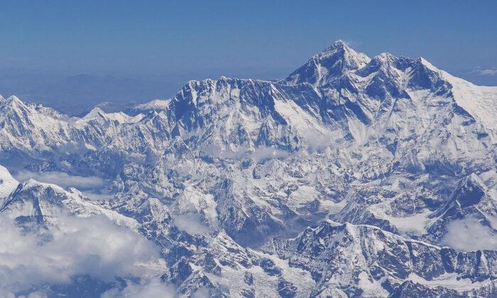 Himalayan Mountains Visible 125 Miles Away for First Time in 30 Years As Pollution Drops During Virus Shutdown