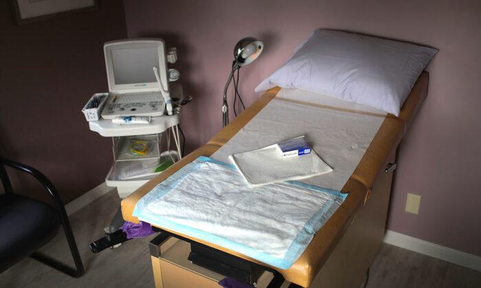 Appeals Court Overturns Temporary Ban on Abortions in Oklahoma