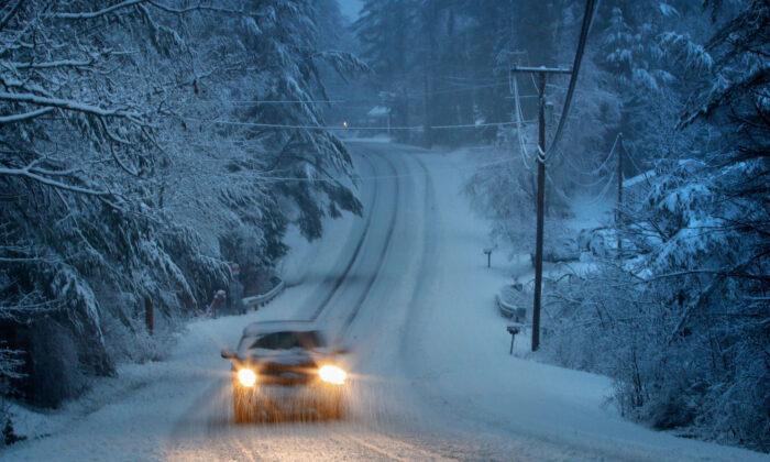 Maine Snowstorm Leaves Nearly 265,000 Without Power