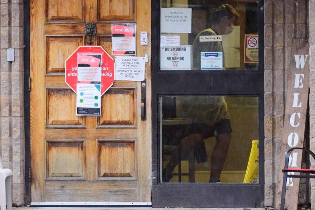 Military Asked to Aid Nursing Homes in Quebec, Ontario; Signs COVID-19 Slowing