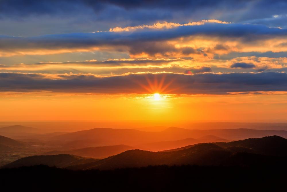 Virginia's Shenandoah National Park at sunrise.<br/>(Larry Knupp/Shutterstock)