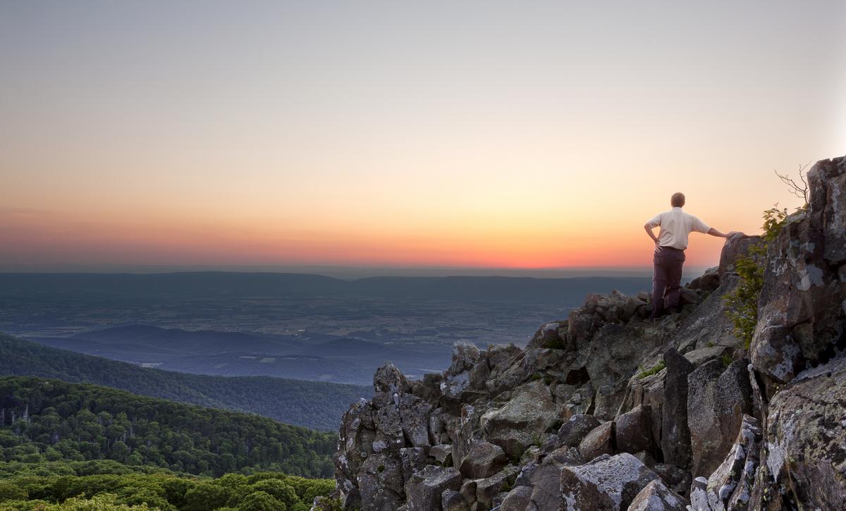 Watching the sunset from the rocky summit of Stony Man on Skyline Drive in Virginia.<br/>(Steve Heap/Shutterstock)