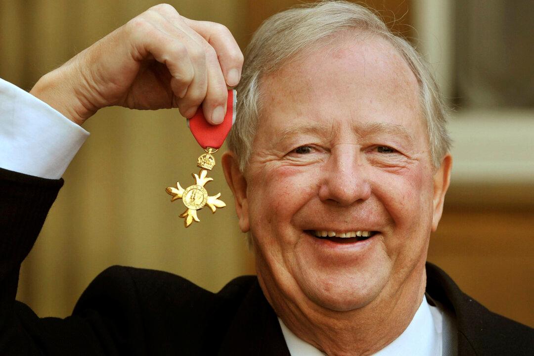 Comedian Tim Brooke-Taylor of ‘The Goodies’ Dies With COVID-19