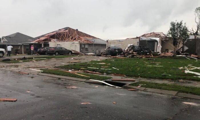 18 Dead in Tornado Outbreak in Southern US, Storms Heading North