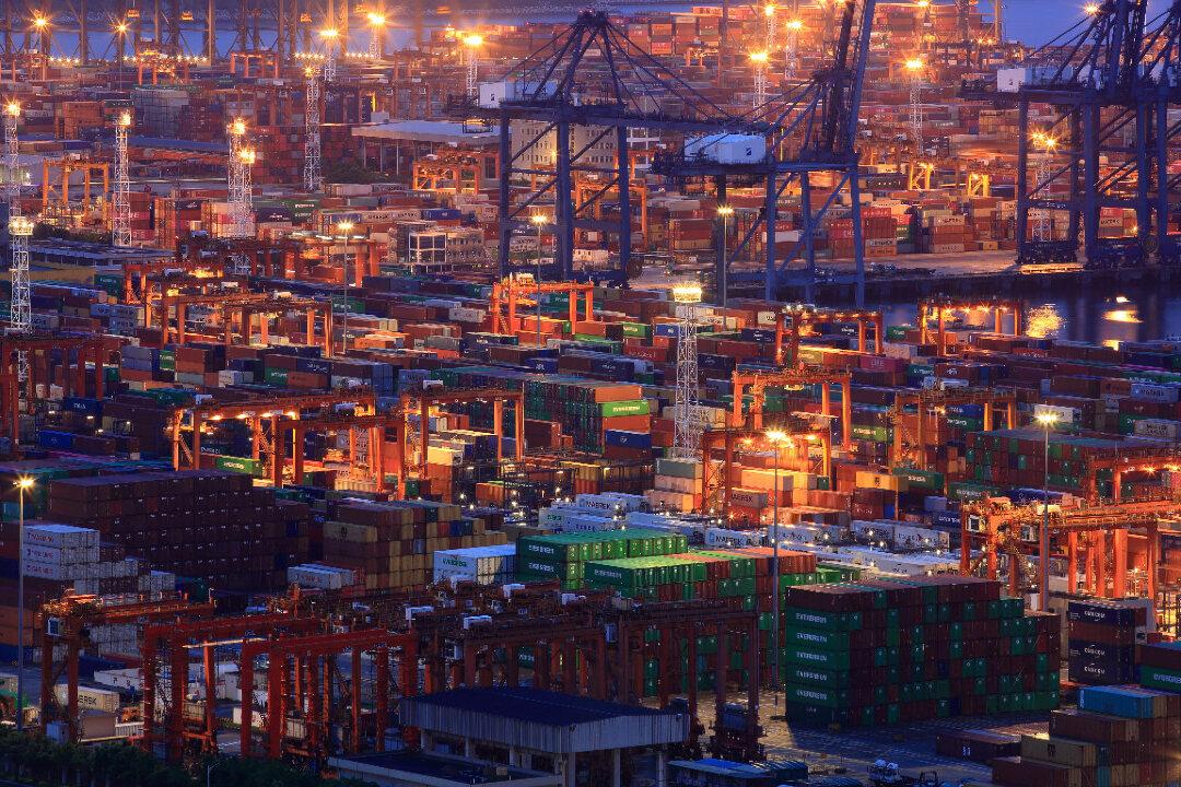 China’s Exports Slump Extending to March as CCP Virus Ravages Global Economy, Poll Shows