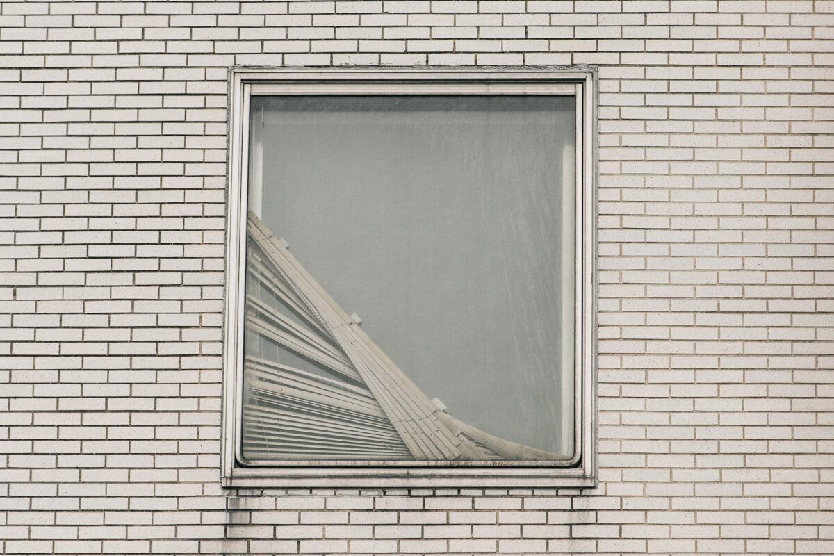 Broken blinds are seen in a window at Brookdale Hospital Medical Center in Brooklyn, New York City, on April 13, 2020. (Scott Heins/Getty Images)