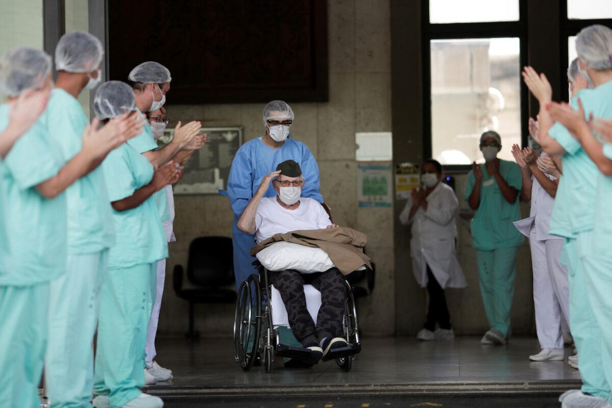Brazilian 99-year-old former WWII combatant Ermando Armelino Piveta gestures as he leaves the Armed Forces Hospital, after being treated for the coronavirus disease (COVID-19) and discharged, in Brasilia, Brazil, April 14, 2020. (Reuters/Ueslei Marcelino)