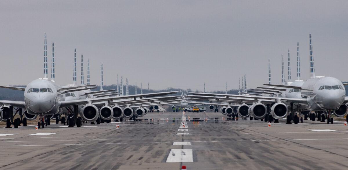 Jets are parked on runway 28 at the Pittsburgh International Airport in Pennsylvania on March 27, 2020. (Jeff Swensen/Getty Images)
