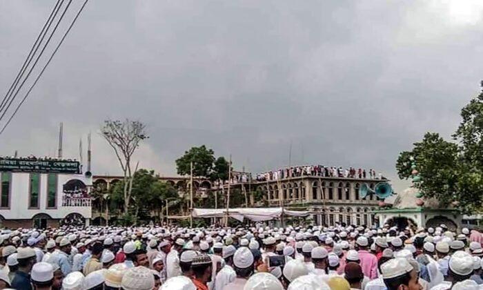 100,000 Turn Out for Funeral in Bangladesh, Defying Stay-at-Home Order