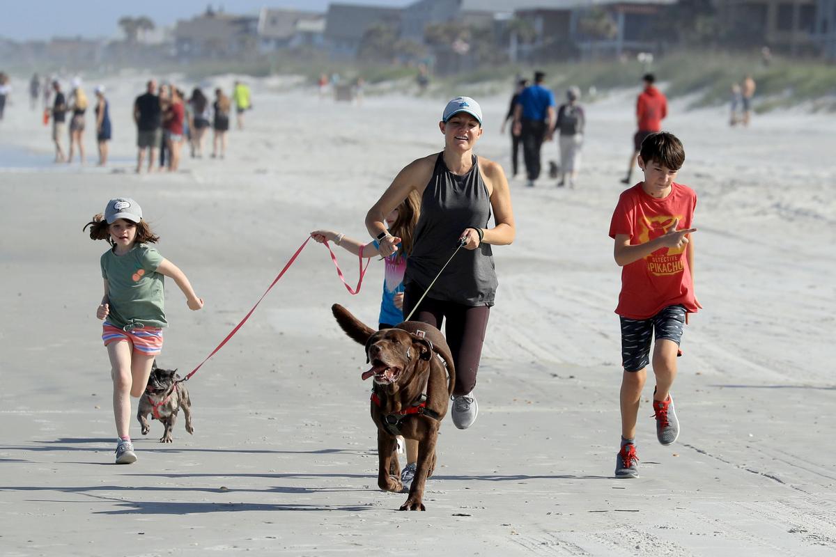 People run on the beach in Jacksonville Beach, Florida, on April 17, 2020. (Sam Greenwood/Getty Images)