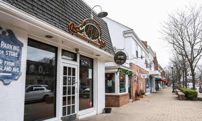Main Street Bailout Rewards US Restaurant Chains, Firms in Rural States