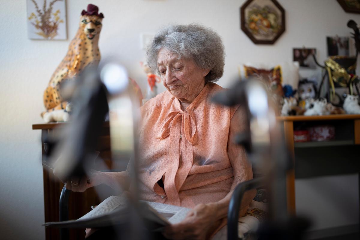 Mass Virus Test in Nursing Home Seeks to Combat Loneliness