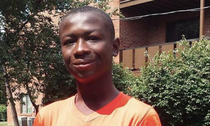 Dedicated Teen Walked Daily to Library for Homework Help, Gets Accepted to 12 Colleges