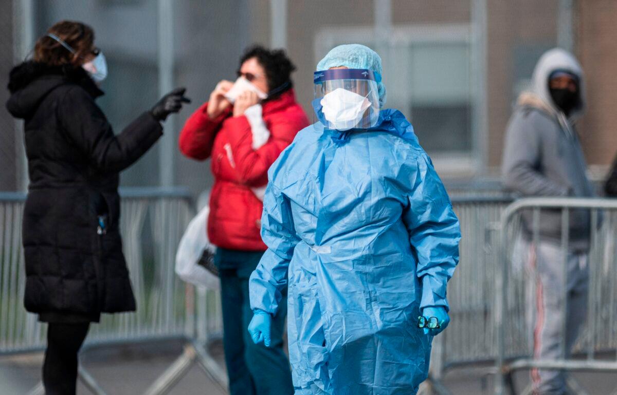 A medical worker at the NYC Health Hospital is seen in front of the COVID-19 testing site in Queens, New York City on April 22, 2020. (Johannes Eisele/AFP via Getty Images)