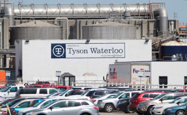 A Tyson Fresh Meats plant stands in Waterloo, Iowa. (Jeff Reinitz/The Courier/AP)