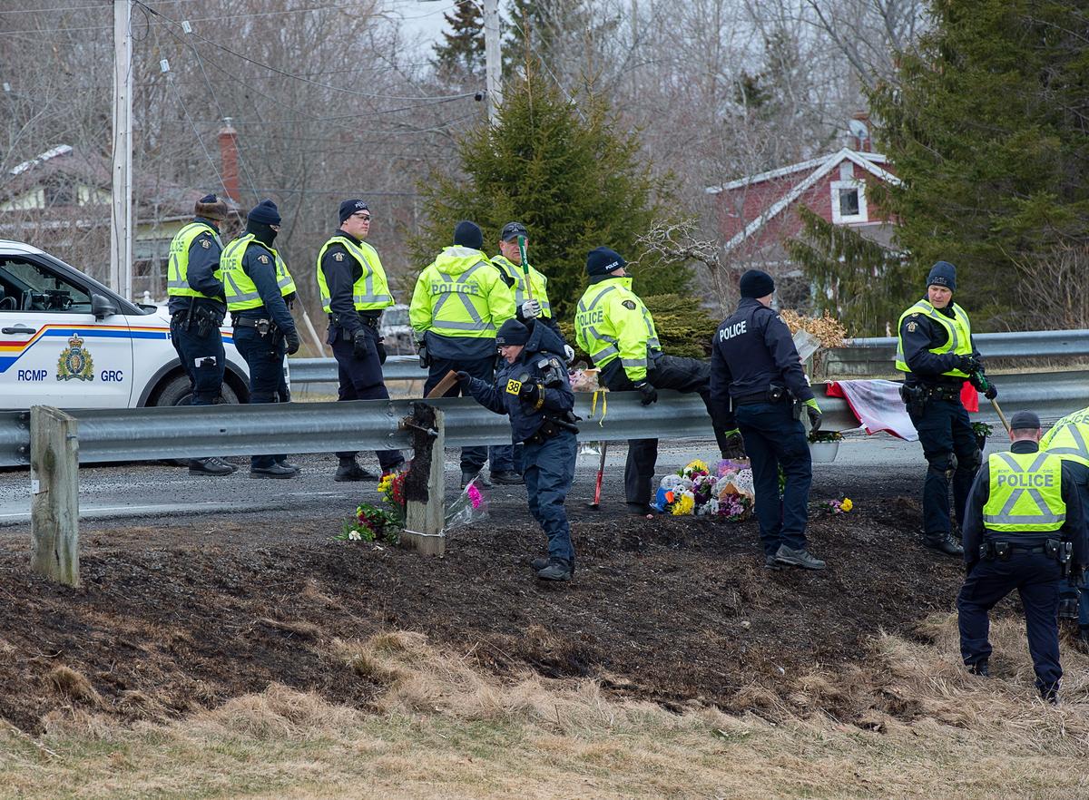  Royal Canadian Mounted Police investigators search for evidence at the location where Constable Heidi Stevenson was killed along the highway in Shubenacadie, Nova Scotia, Canada, on April 23, 2020. (Andrew Vaughan/The Canadian Press via AP)
