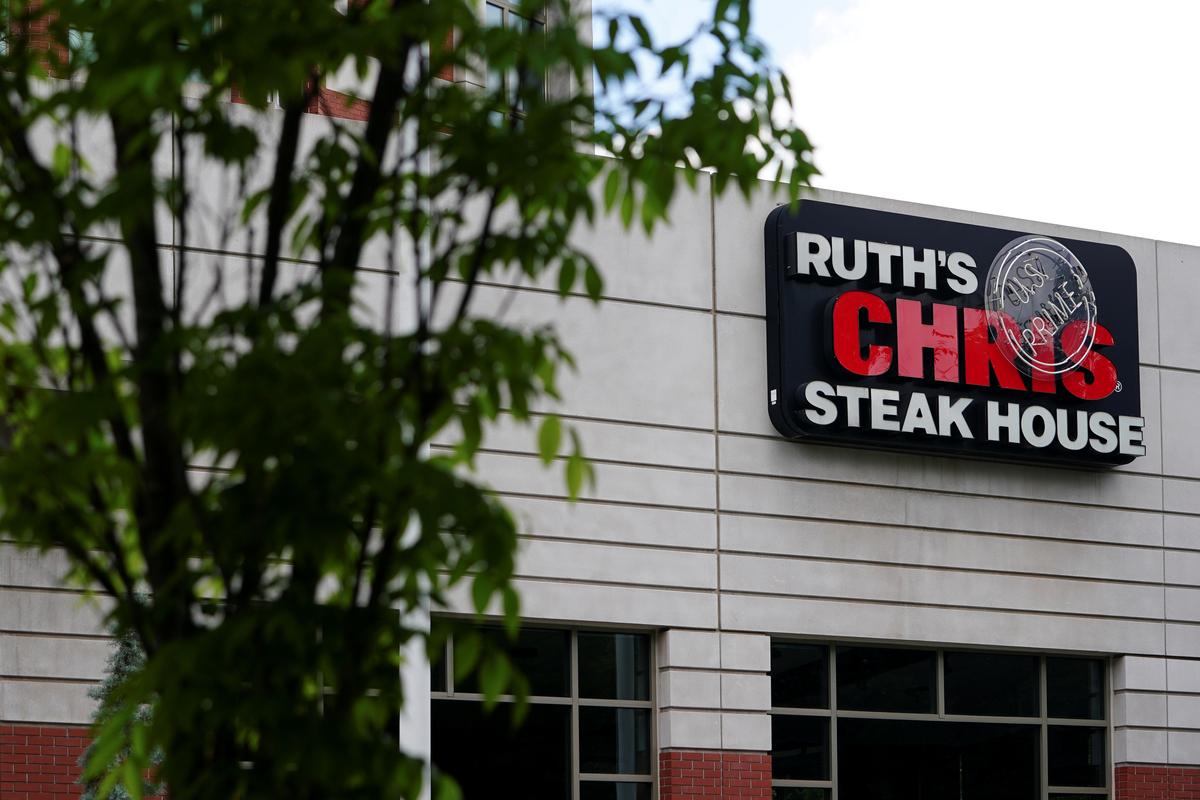 A Ruth's Chris Steak House is seen days before the phased reopening of businesses and restaurants in Atlanta, Georgia on April 21, 2020. (Elijah Nouvelage/Reuters)