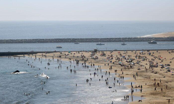 Thousands Visit Beaches in Southern California During Pandemic