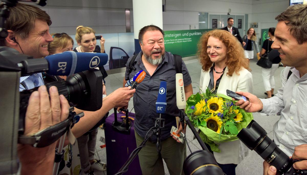 File photo of Parliamentary leader of the Bavarian Green Party Margarete Bause greeting Chinese dissident artist Ai Weiwei upon his arrival at Munich Airport, Germany, on July 30, 2015. (Joerg Koch/Getty Images)
