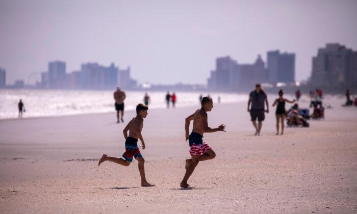 South Carolina Beachgoers Urged to Get Tested for CCP Virus as Cases Surge