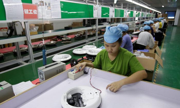Chinese Factories Struggle to Fire in April as Slump in Export Orders Deepens