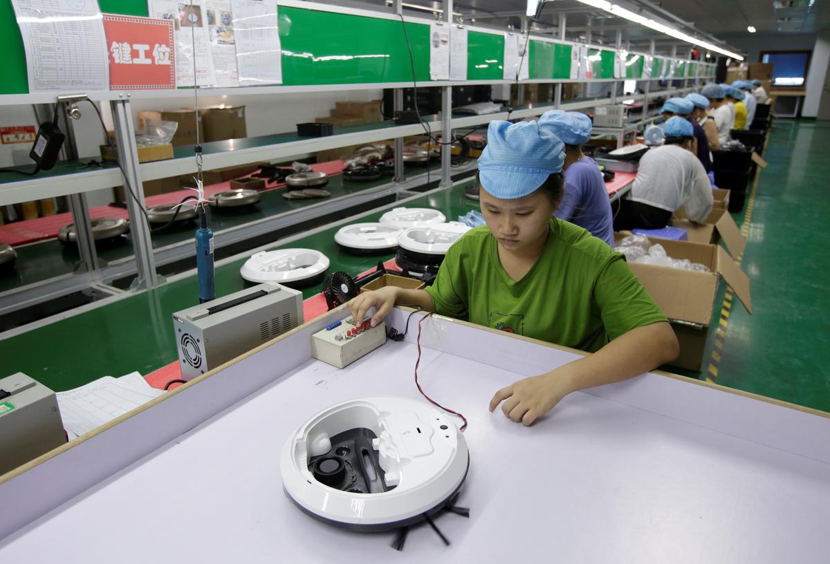 Chinese Factories Struggle to Fire in April as Slump in Export Orders Deepens
