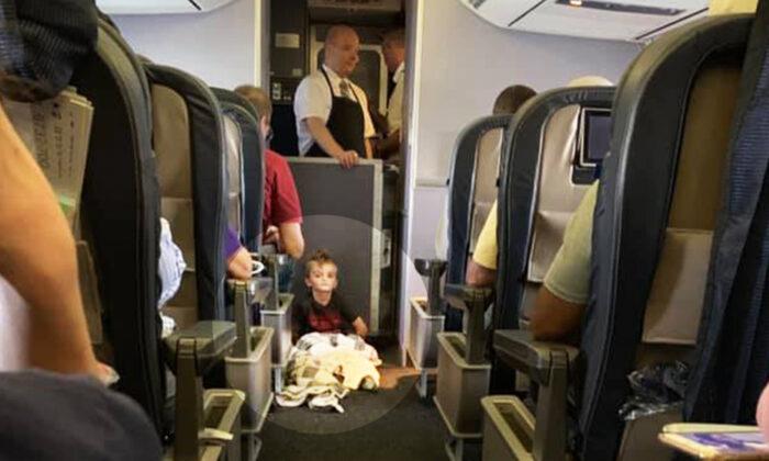 Mom Panics on Airplane When 4-Year-Old With Autism Has Meltdown, but Passengers, Crew Save the Day